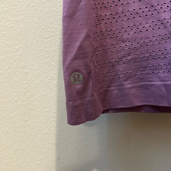 NWOT Lululemon T-Shirt - Picture 5 of 5